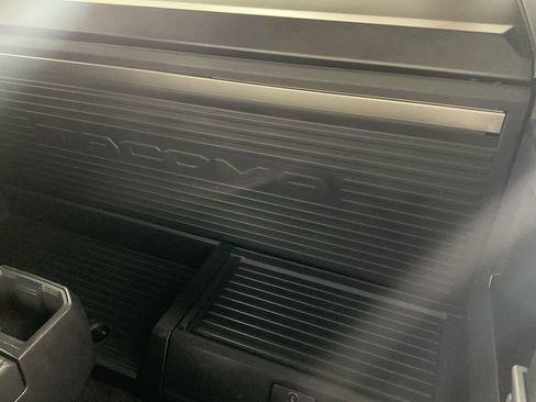 Used 2025 Toyota Tacoma SR image 18