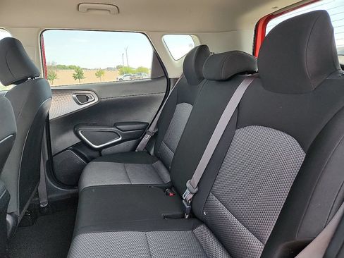 Used 2022 Kia Soul LX FWD image 5