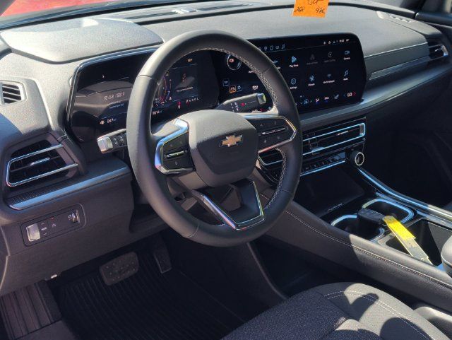 Used 2025 Chevrolet Traverse LT w/ Driver Confidence Package FWD image 12