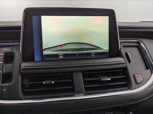 Used 2023 Chevrolet Suburban Premier image 33