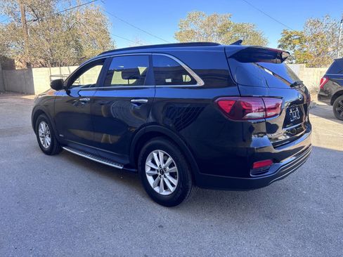 Used 2019 Kia Sorento LX w/ LX Convenience Package image 7