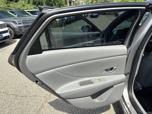 Used 2023 Hyundai Elantra SEL w/ Preferred Accessory Package FWD image 31