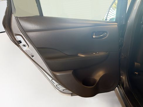 Used 2025 Nissan Leaf S FWD image 26