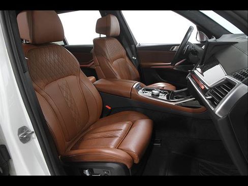 Used 2025 BMW X7 M60i AWD/4WD image 16