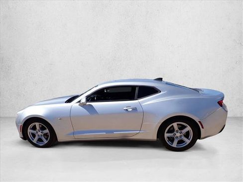 Used 2018 Chevrolet Camaro LT RWD image 2