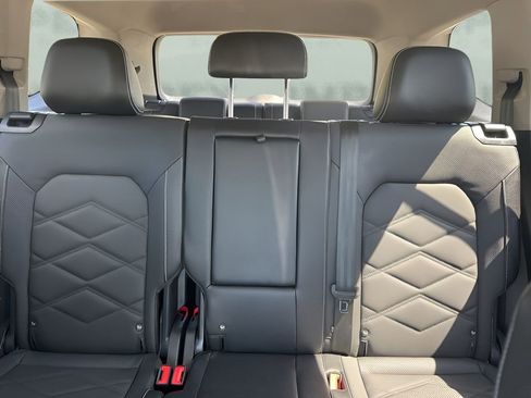 Used 2024 Volkswagen Atlas SE image 12