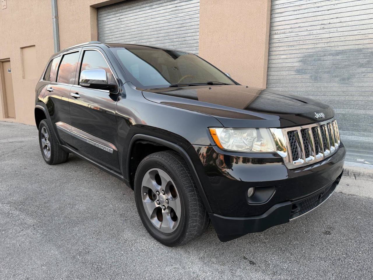Used 2011 Jeep Grand Cherokee Overland AWD/4WD image 15