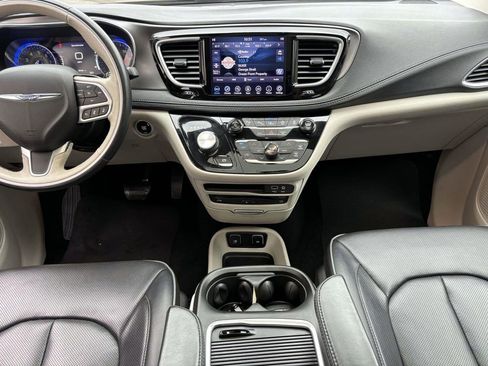Used 2019 Chrysler Pacifica Limited w/ Advanced Safetytec Group image 31