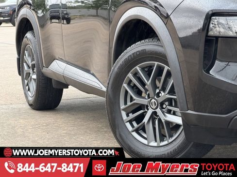 Used 2021 Nissan Rogue S image 11