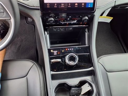 New 2025 Jeep Grand Cherokee Limited w/ Black Appearance Package image 17