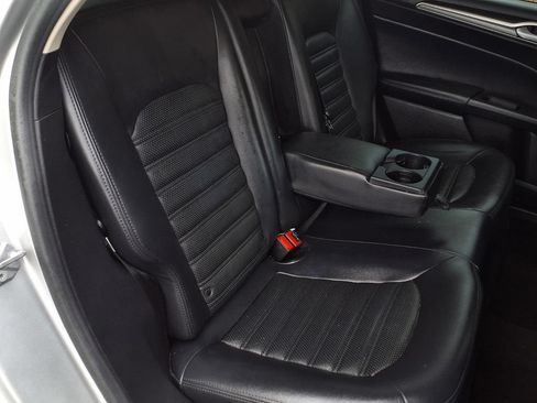 Used 2019 Ford Fusion SE FWD image 32