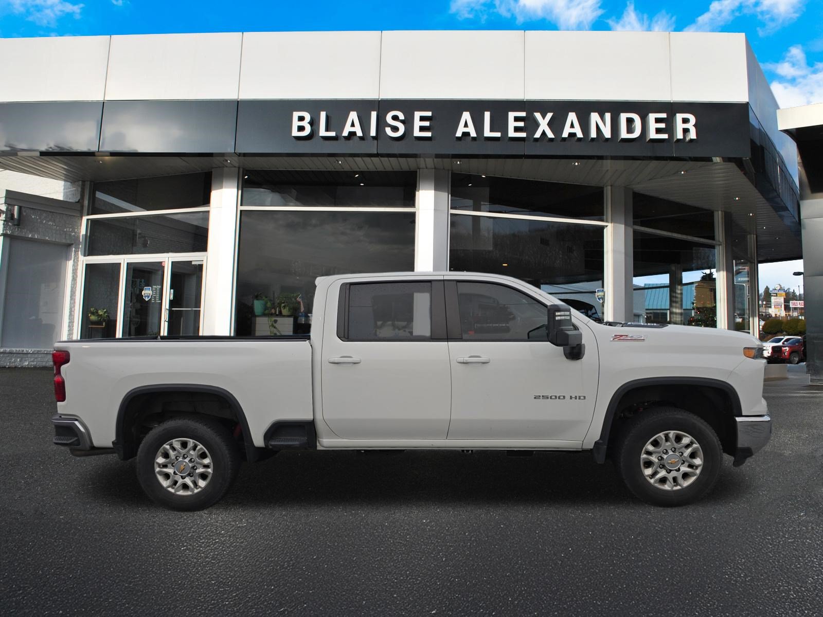 Used 2024 Chevrolet Silverado 2500 LT w/ All Star Edition AWD/4WD image 2