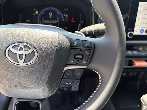 Used 2026 Toyota Camry SE w/ Convenience Package FWD image 25