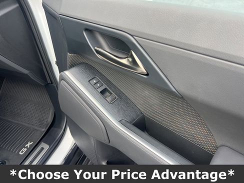 Used 2024 Lexus GX 550 w/ Accessory Package (Z1) image 32