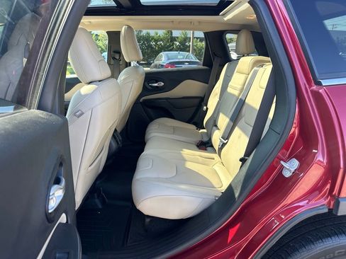 Used 2015 Jeep Cherokee Limited w/ Luxury Group image 16