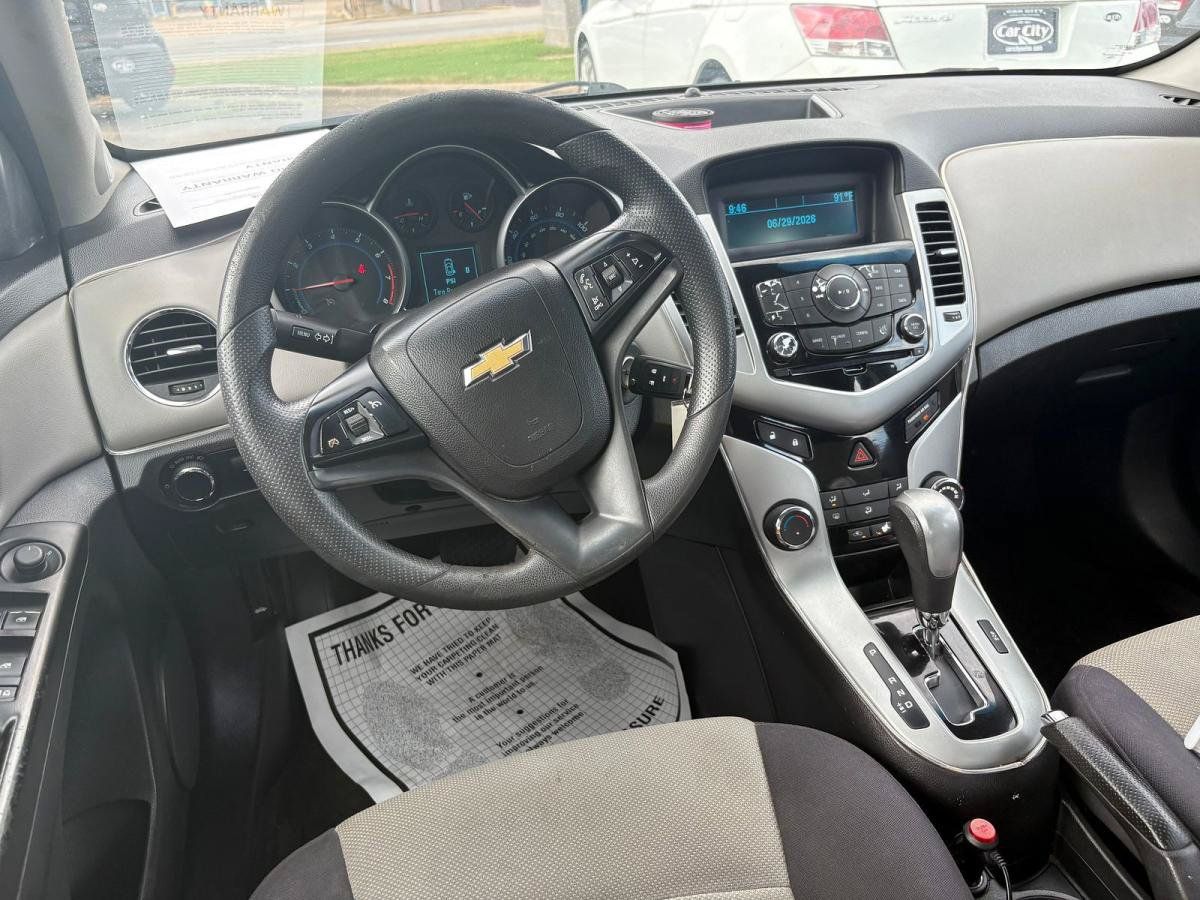 Used 2013 Chevrolet Cruze LS FWD image 9