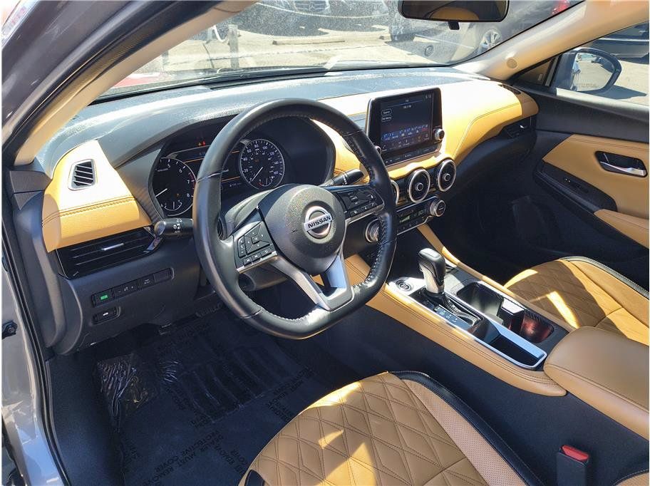Used 2021 Nissan Sentra SV w/ SV Premium Package FWD image 5