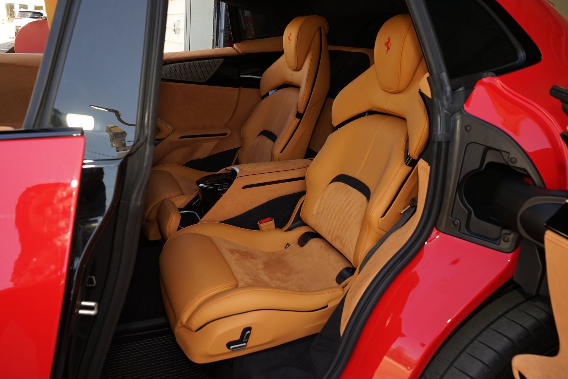 Used 2025 Ferrari Purosangue AWD/4WD image 20