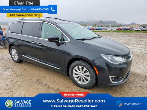 Used 2018 Chrysler Pacifica Touring-L FWD image 5