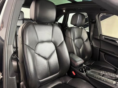 Used 2018 Porsche Macan image 28