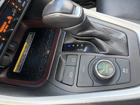 Used 2020 Toyota RAV4 Limited image 26