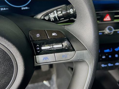 Used 2024 Hyundai Elantra SEL image 17