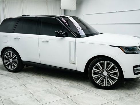 Used 2023 Land Rover Range Rover Autobiography image 2