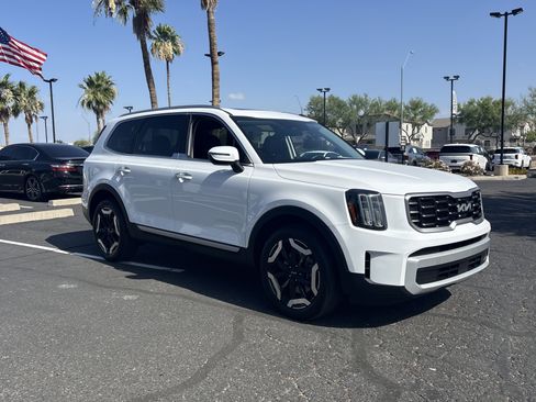 Used 2025 Kia Telluride S FWD image 31