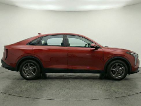 Used 2025 Kia K4 LXS image 11