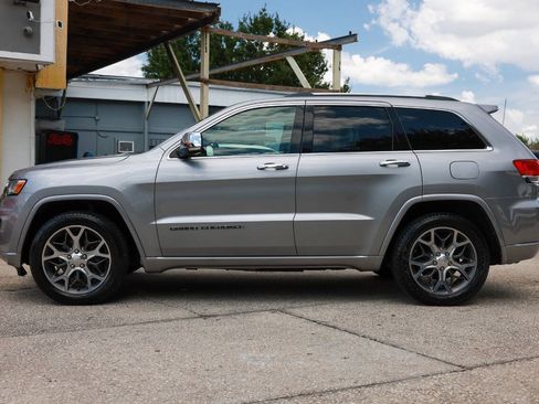 Used 2020 Jeep Grand Cherokee Overland RWD image 3