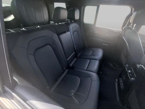 Used 2025 Land Rover Defender 110 X AWD/4WD image 18