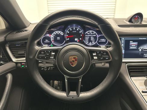 Used 2018 Porsche Panamera 4 image 18