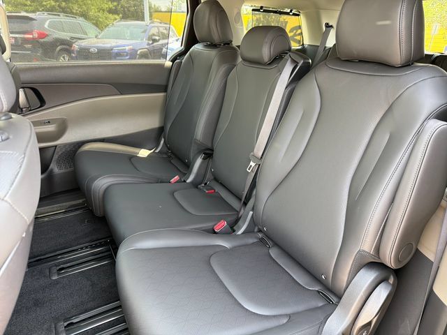 New 2026 Kia Carnival EX FWD image 19