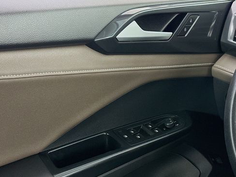 Used 2022 Volkswagen Taos SEL w/ Panoramic Sunroof Package image 15