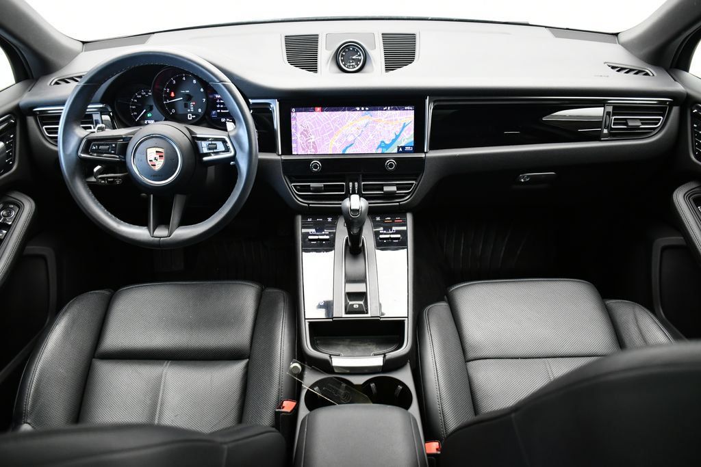 Certified 2023 Porsche Macan AWD/4WD image 30