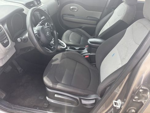 Used 2015 Kia Soul FWD image 9