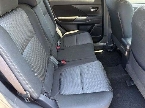 Used 2018 Mitsubishi Outlander ES AWD/4WD image 28