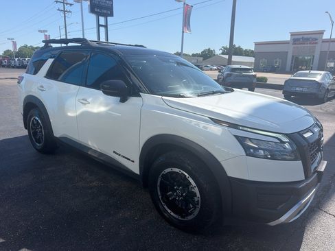 Used 2024 Nissan Pathfinder Rock Creek AWD/4WD image 4
