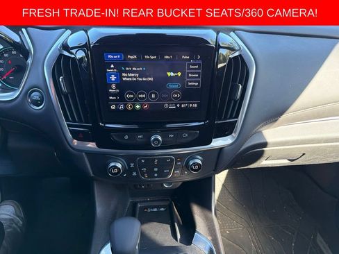Used 2022 Chevrolet Traverse LT FWD image 15