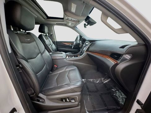 Used 2017 Cadillac Escalade Luxury AWD/4WD image 39