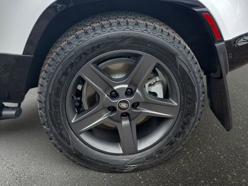 Certified 2025 Land Rover Defender 110 X-Dynamic SE AWD/4WD image 35