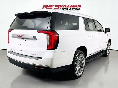 Used 2024 GMC Yukon XL SLT w/ SLT Luxury Package image 7