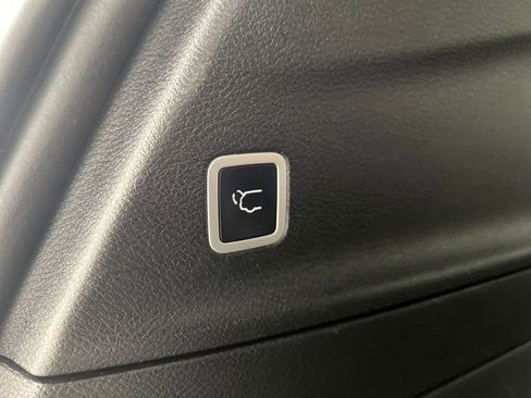 Used 2025 Chrysler Pacifica Select FWD image 38