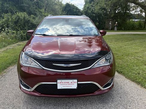 Used 2018 Chrysler Pacifica Touring-L FWD image 8