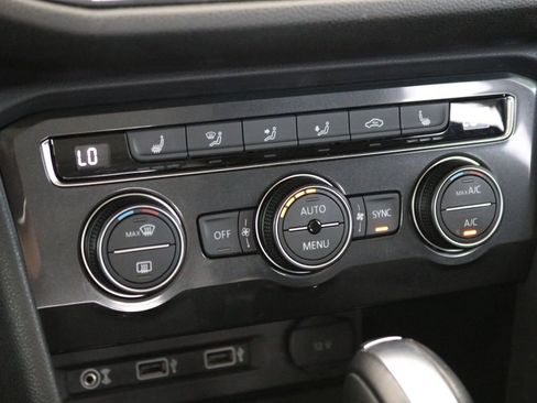 Used 2018 Volkswagen Tiguan SEL AWD/4WD image 53
