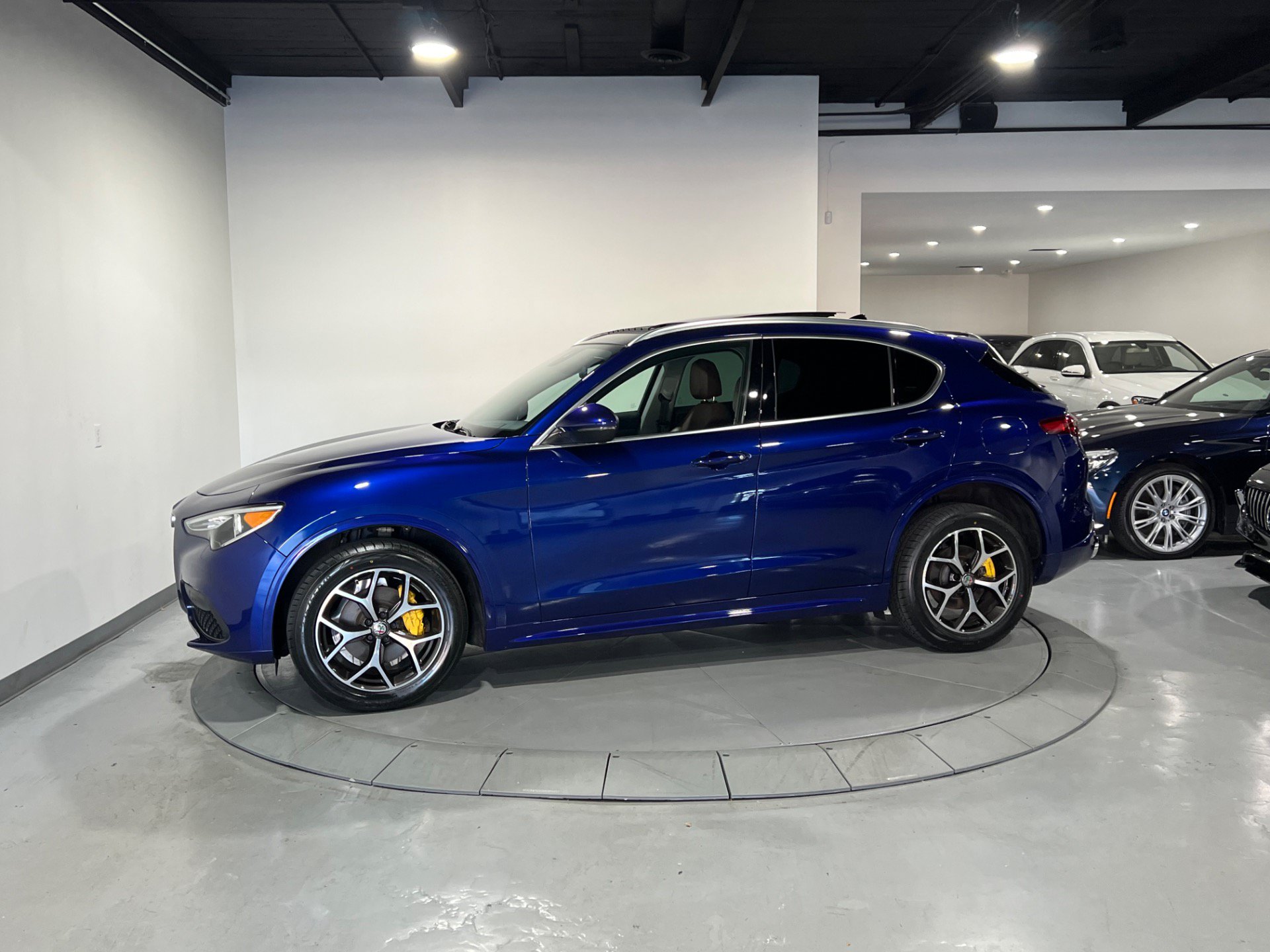 Used 2021 Alfa Romeo Stelvio Ti w/ Premium Package AWD/4WD image 7