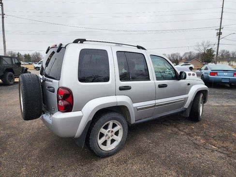 Used 2006 Jeep Liberty Limited image 2