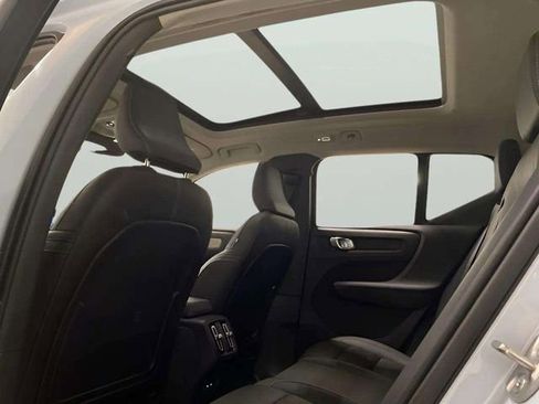 Used 2025 Volvo XC40 B5 Plus image 38