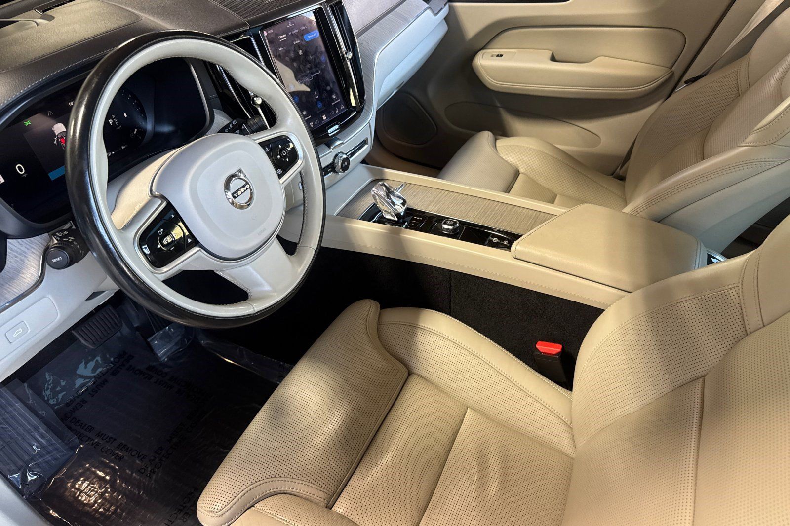 Used 2023 Volvo XC60 B5 Ultimate w/ Protection Package Premier FWD image 4