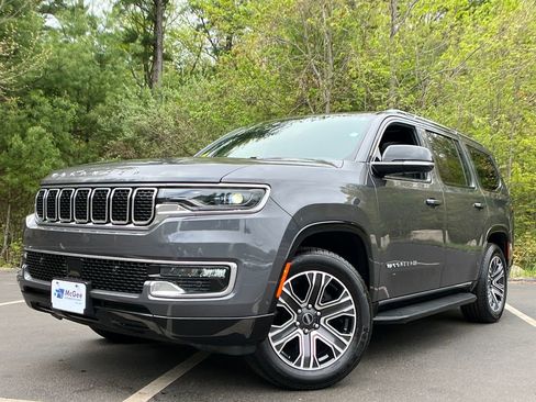 Used 2025 Jeep Wagoneer 4WD w/ Premium Group I image 1